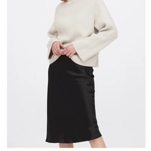 Knee-Length Hips-Wrapped Silk Skirt